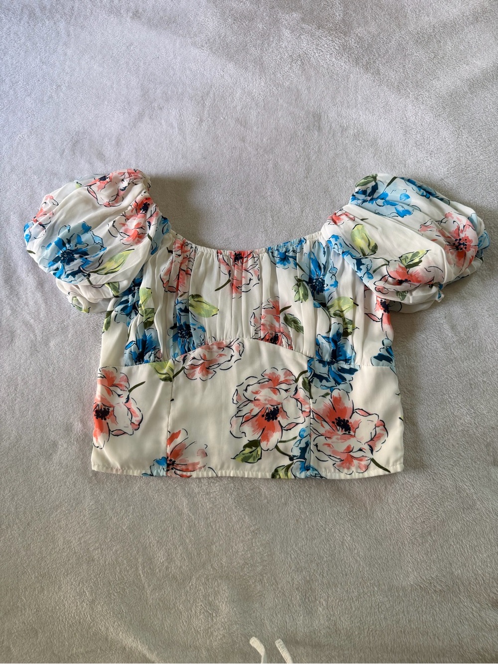 Abercrombie & Fitch White Floral Puff-Sleeve Crop Top with Blue & Coral Flowers